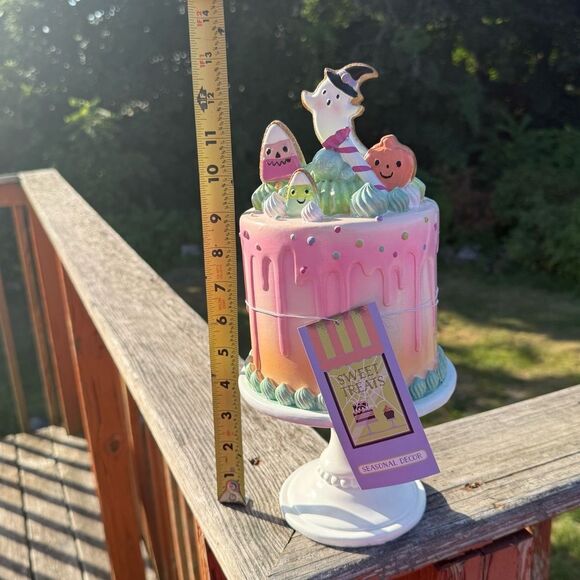 NEW Ghoulish Spooky Candy Gingerbread Cookie Cake Statue Pastel Colors - Picture 4 of 5